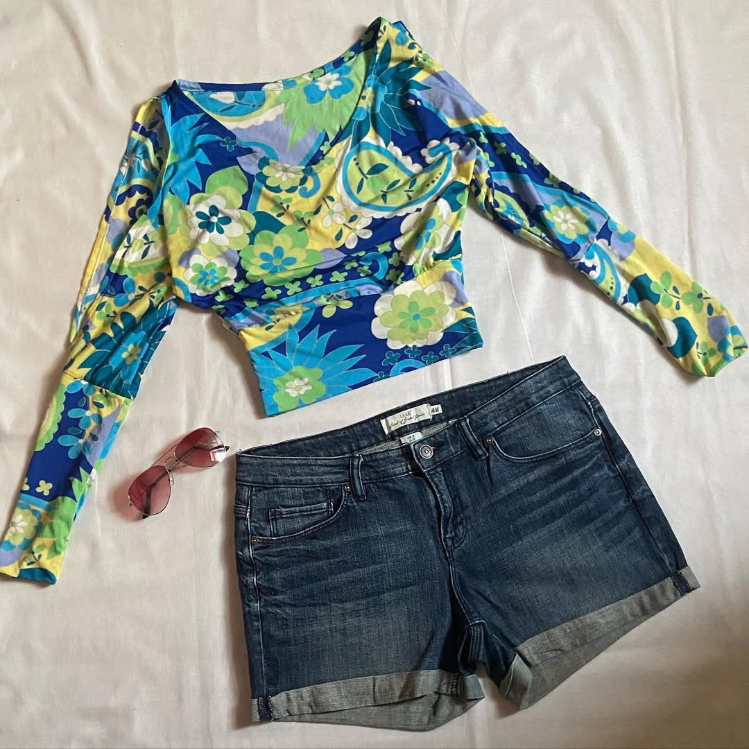 Y2k Vibrant Print Cold Shoulder Top (XS/S)