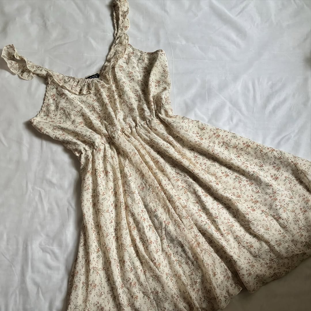 Floral Dress With Lil Ruffle Detailed Sleeves (L)