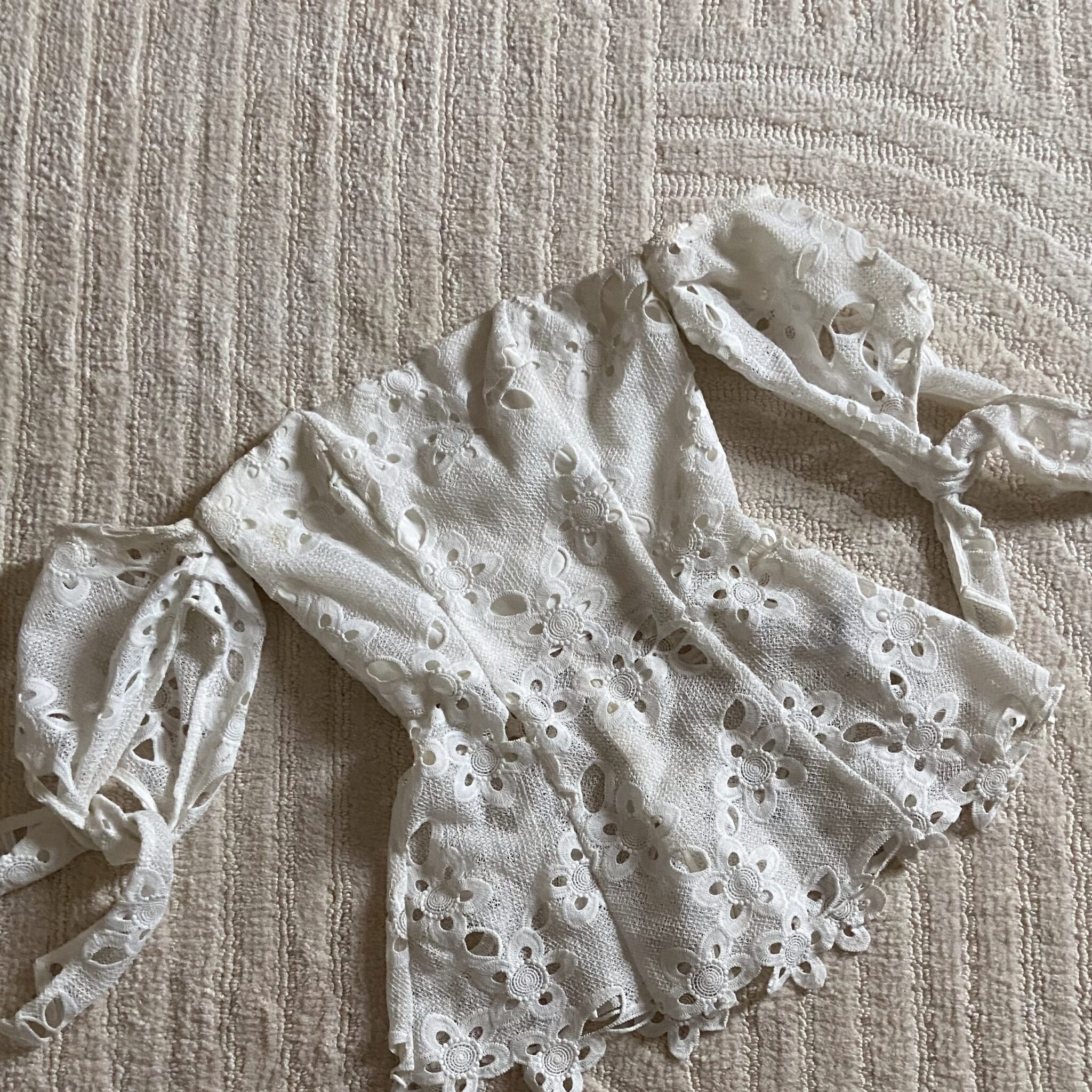 White lace off shoulder cutout top (XS/S)