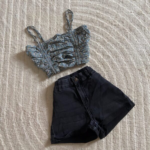 Pullover top (S), Black denim shorts (W-24, L-11)